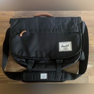 Herschel Supply Co Laptop/commuter messenger bag